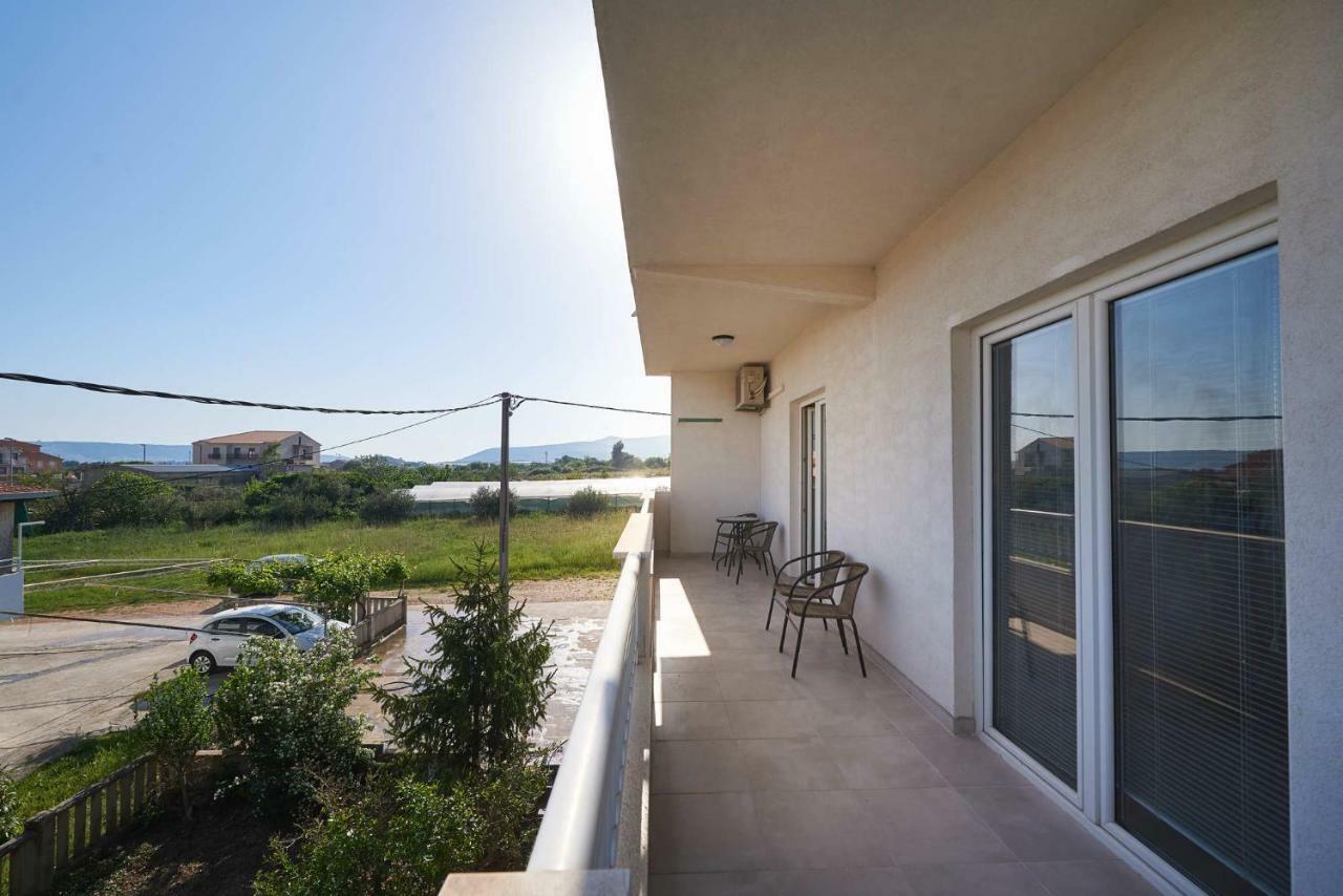 Calypso Apartment Kastela Exterior photo